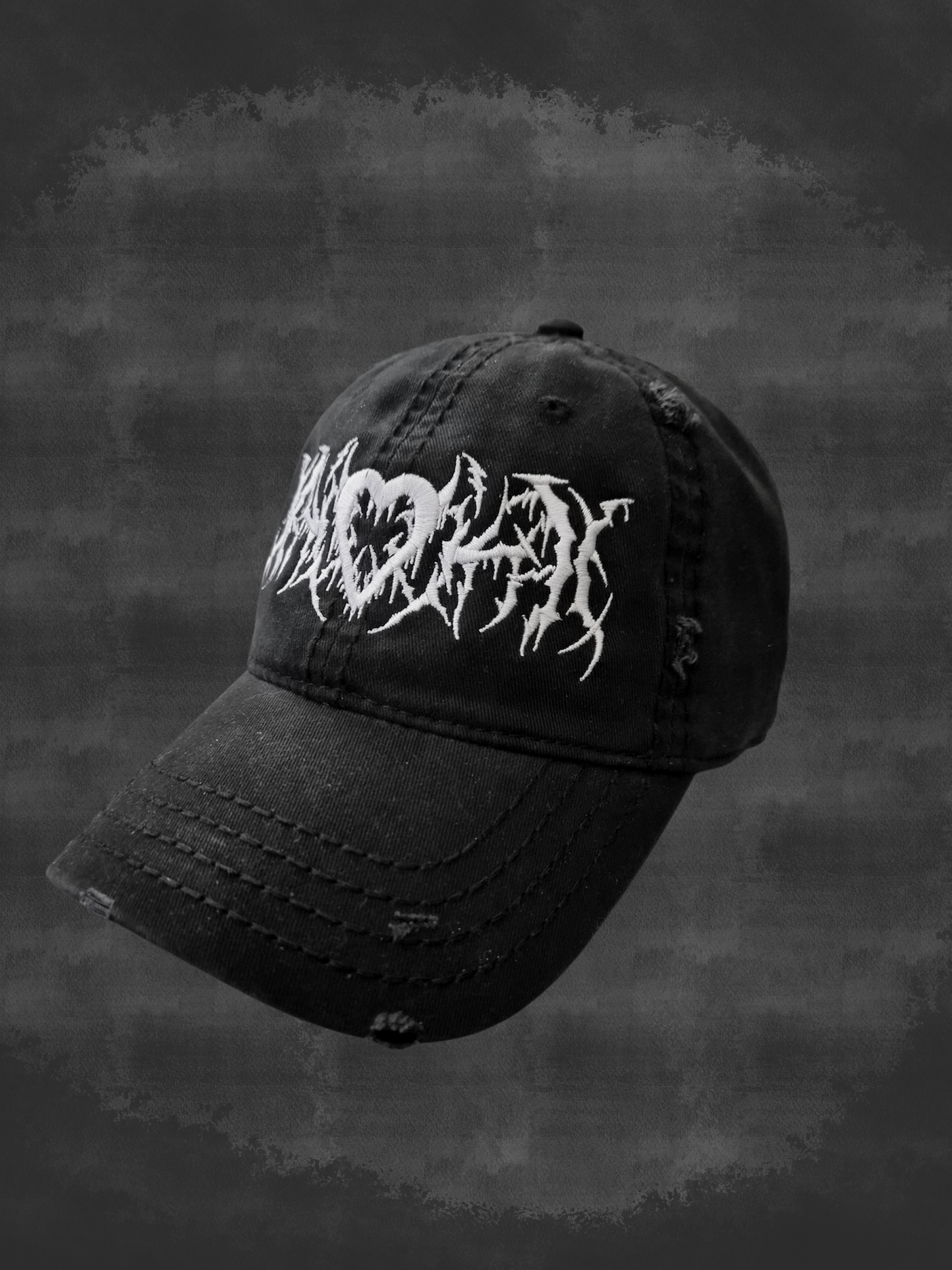 DISTRESSED HEART HAT BLACK